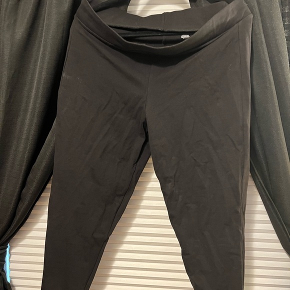TORRID CROP PREMIUM LEGGING - BLACK 2X - Picture 2 of 3